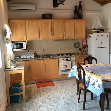 Adelaide House * Praia do Norte