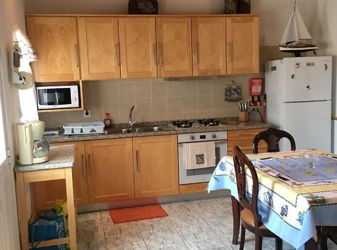 Adelaide House * Praia do Norte